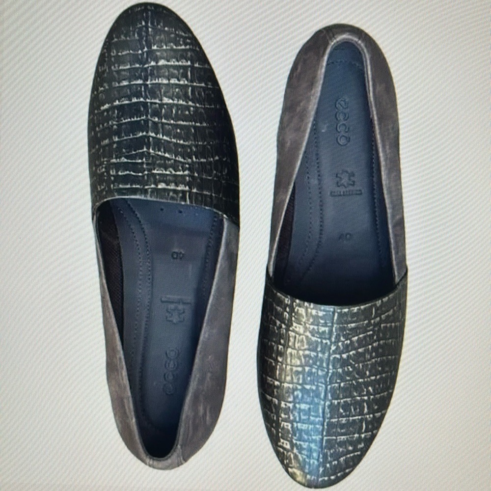 NWOT ECCO Flats. Size 40.  Size 9.5 (Store returns)